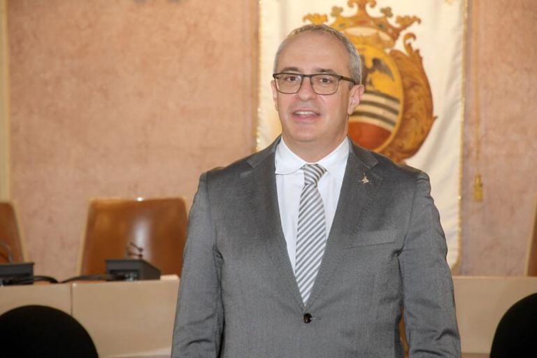 عائلة مغربية ترفض تعويضًا بعد تعرض ابنها لإطلاق نار من مسؤول إيطالي سابق