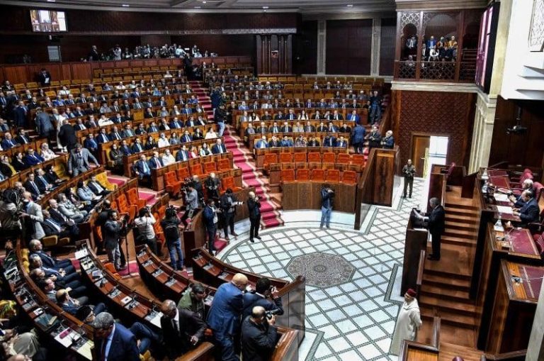 لجنة برلمانية تصدق على قانون الإضراب