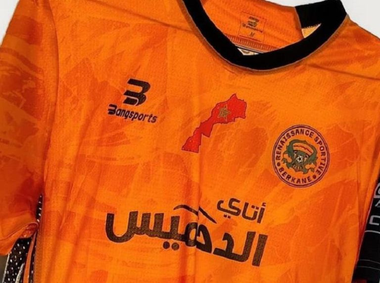 كأس الكاف: ظهور خريطة المغرب الكاملة على قميص نهضة بركان يغضب الإعلام الجزائري