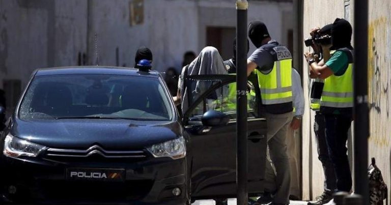 تعاون أمني مغربي - إسباني يطيح بإرهابية هددت بسترات ناسفة