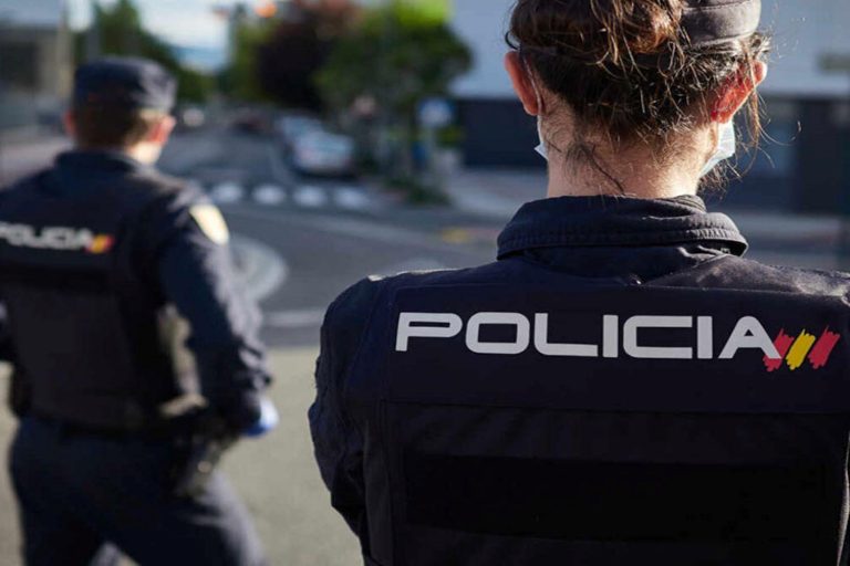 مدريد: اعتقال زوجين بتهمة استخدام جوازات سفر أطفالهما لتهريب قاصرين مغربيين إلى مليلية