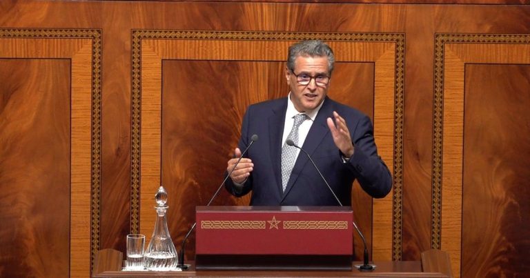 أخنوش يرد على المعارضة بشأن «تضارب المصالح» في محطة تحلية مياه البحر بالدار البيضاء