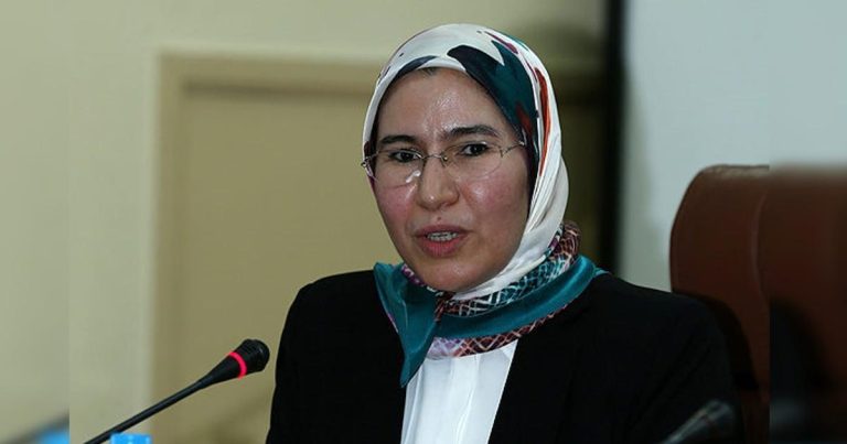 تتويج نزهة الوافي بجائزة «سفيرة السلام العالمية للمرأة» في لندن
