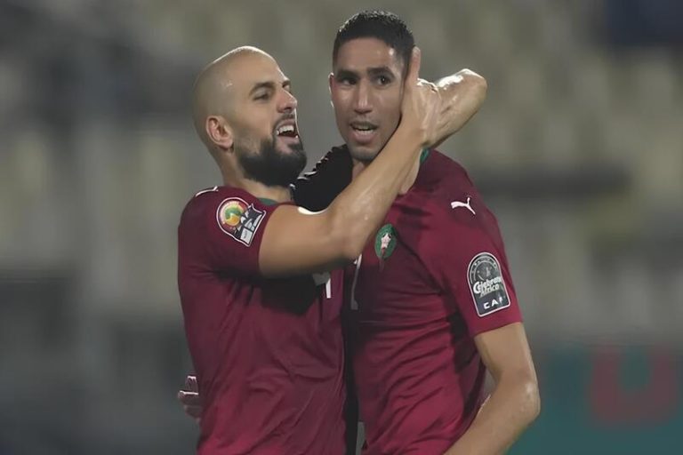 جوائز الكاف 2024: المغربيان حكيمي وأمرابط ضمن منتخب السنة