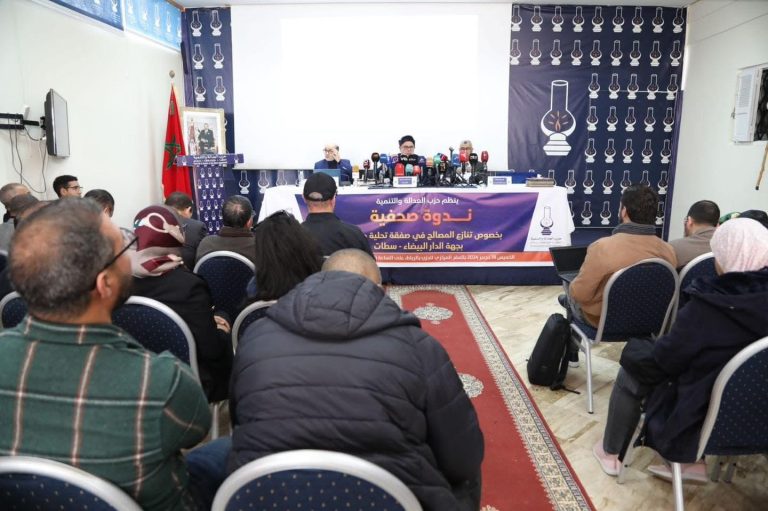 حزب البيجيدي يتهم أخنوش بالتورط في تضارب المصالح في صفقة تحلية المياه بالبيضاء ويطالبه بالاستقاله