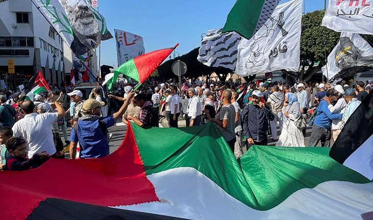 وفد مغربي يشرف على توزيع طرود غذائية رمضانية على أسر مقدسية ونازحين من قطاع غزة وفد مغربي يشرف على توزيع طرود غذائية رمضانية على أسر مقدسية ونازحين من قطاع غزة