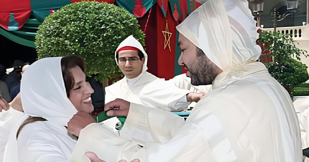 الملك يبعث برقية تعزية ومواساة إلى أفراد أسرة الفنانة الراحلة نعيمة سميح الملك يبعث برقية تعزية ومواساة إلى أفراد أسرة الفنانة الراحلة نعيمة سميح