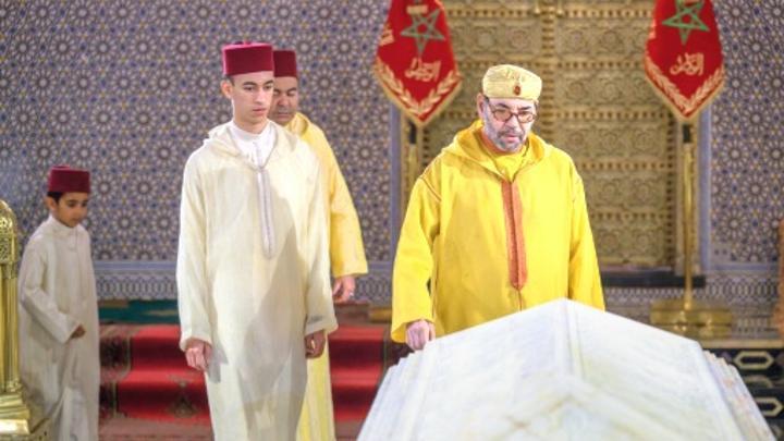 الملك محمد السادس يترحم على روح جده الملك محمد الخامس الملك محمد السادس يترحم على روح جده الملك محمد الخامس