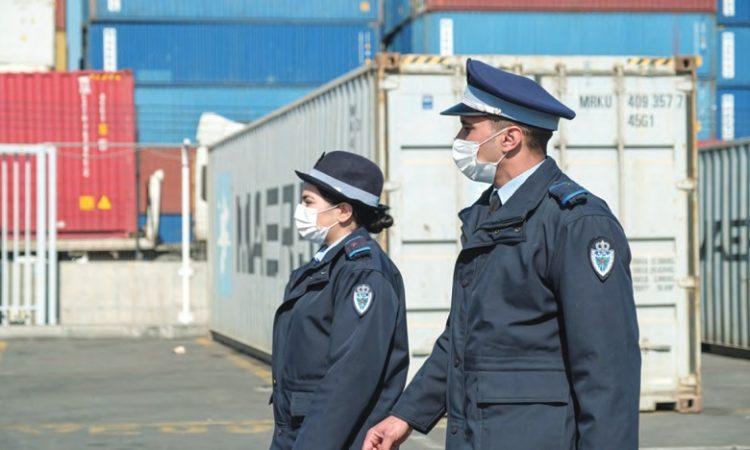مداخيل الجمارك تبلغ 14.7 مليار درهم في فبراير رغم تراجع الضرائب المتأتية من المحروقات مداخيل الجمارك تبلغ 14.7 مليار درهم في فبراير رغم تراجع الضرائب المتأتية من المحروقات