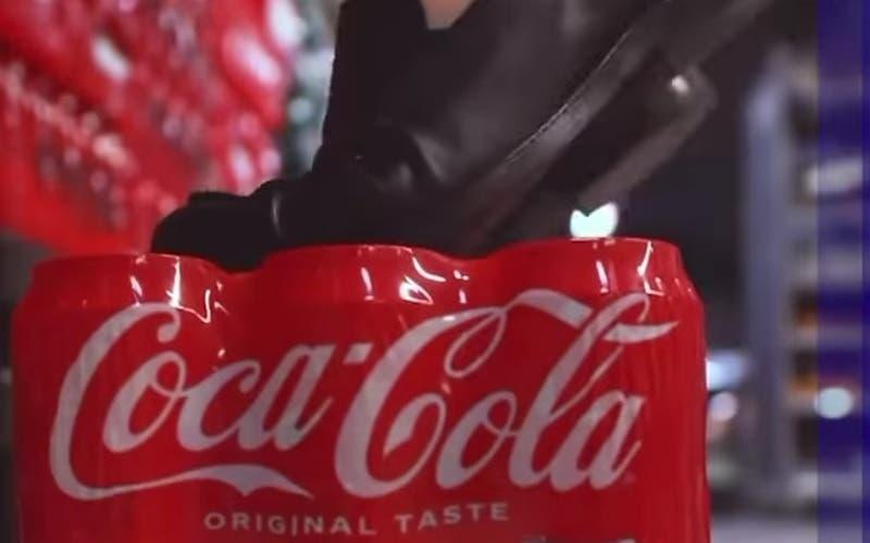“مكانها تحت الأقدام”.. حملة عالمية لمقاطعة منتجات كوكاكولا “مكانها تحت الأقدام”.. حملة عالمية لمقاطعة منتجات كوكاكولا