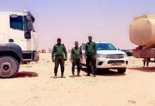 الجمارك الموريتانية تصادر وقودا مهربا من البوليساريو الجمارك الموريتانية تصادر وقودا مهربا من البوليساريو