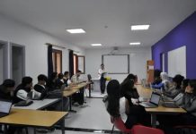 مدرسة الأخوين بإفران تدافع عن طرد 16 طالبًا مدرسة الأخوين بإفران تدافع عن طرد 16 طالبًا