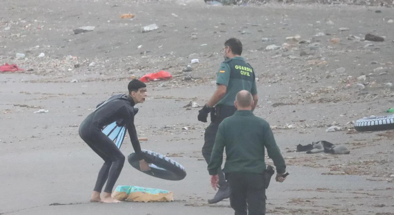 سبتة تسجل عبور عشرات القاصرين المغاربة سباحة خلال 24 ساعة سبتة تسجل عبور عشرات القاصرين المغاربة سباحة خلال 24 ساعة