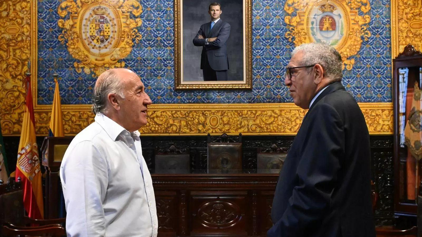 عمدة الجزيرة الخضراء يستقبل القنصل العام الجديد للمغرب عمدة الجزيرة الخضراء يستقبل القنصل العام الجديد للمغرب