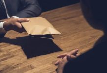 الداخلية تحيل قضية رشوة عامل آسفي السابق إلى النيابة العامة الداخلية تحيل قضية رشوة عامل آسفي السابق إلى النيابة العامة