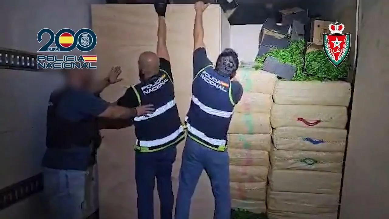 إسبانيا تحجز 20 طناً من الحشيش بالتعاون مع الأمن المغربي إسبانيا تحجز 20 طناً من الحشيش بالتعاون مع الأمن المغربي