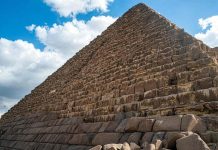 الأشعة الكونية تكشف فراغًا غامضًا في هرم الجيزة الأشعة الكونية تكشف فراغًا غامضًا في هرم الجيزة