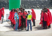 رئيس بلدية جزر الكناري يطالب بإعادة المهاجرين للمغرب رئيس بلدية جزر الكناري يطالب بإعادة المهاجرين للمغرب