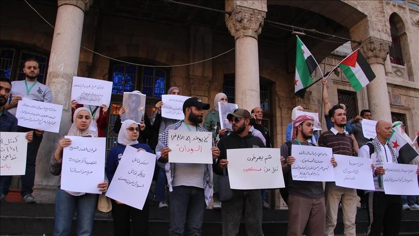 سوريا.. عشرات يتظاهرون في دمشق للتضامن مع غزة والسودان سوريا.. عشرات يتظاهرون في دمشق للتضامن مع غزة والسودان