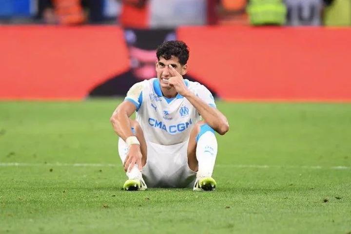 بعد حكيمي.. الإصابة قد تبعد نايف أكرد عن الكان بعد حكيمي.. الإصابة قد تبعد نايف أكرد عن الكان