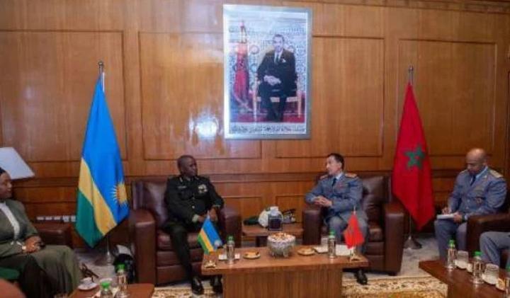 مباحثات بين المفتش العام للقوات المسلحة ورئيس أركان رواندا مباحثات بين المفتش العام للقوات المسلحة ورئيس أركان رواندا