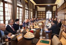 الأحزاب تشيد بمقاربة الملك لتحديث الحكم الذاتي الأحزاب تشيد بمقاربة الملك لتحديث الحكم الذاتي