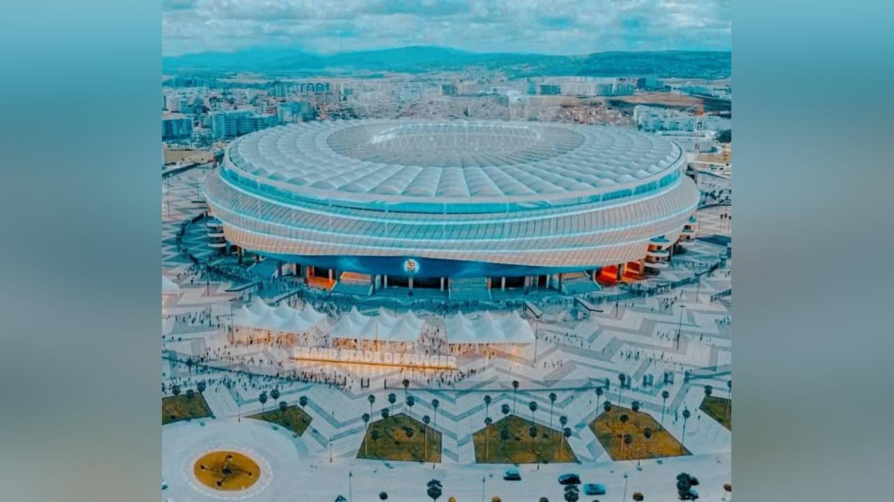 وفاة عامل صيانة بعد سقوطه من علو مرتفع بملعب طنجة الكبير وفاة عامل صيانة بعد سقوطه من علو مرتفع بملعب طنجة الكبير