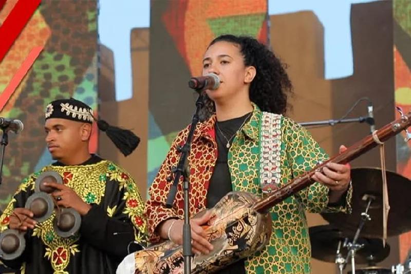 موسيقى كناوة المغربية تشعل حماس مهرجان بالكويت موسيقى كناوة المغربية تشعل حماس مهرجان بالكويت