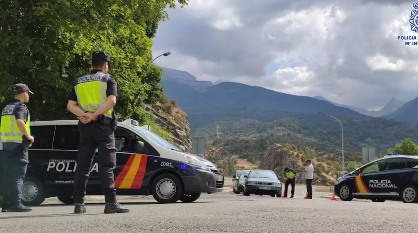 إسبانيا ترحّل مواطنا إلى المغرب بسبب سجله القضائي إسبانيا ترحّل مواطنا إلى المغرب بسبب سجله القضائي