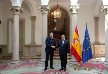 ألباريس يطلع كلافخو على نتائج القمة المغربية الإسبانية ألباريس يطلع كلافخو على نتائج القمة المغربية الإسبانية