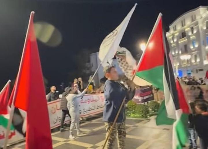 آلاف المغاربة يتظاهرون في طنجة دعماً لغزة آلاف المغاربة يتظاهرون في طنجة دعماً لغزة