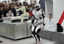 روبوتات يابانية جديدة تطفئ النيران وتنقذ القطط روبوتات يابانية جديدة تطفئ النيران وتنقذ القطط