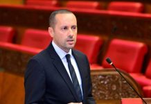 التهراوي يسائل أمام البرلمان حول مستودعات الأموات التهراوي يسائل أمام البرلمان حول مستودعات الأموات