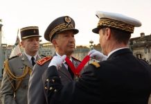 فرنسا تمنح وسام الشرف للمفتش العام للقوات المسلحة فرنسا تمنح وسام الشرف للمفتش العام للقوات المسلحة