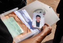 عائلات مغاربة قُتلوا في تظاهرات تطالب بالتحقيق عائلات مغاربة قُتلوا في تظاهرات تطالب بالتحقيق