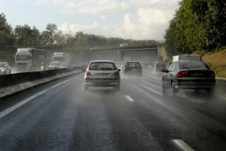 دعوة لتوخي الحذر وتأجيل التنقلات بسبب الطقس دعوة لتوخي الحذر وتأجيل التنقلات بسبب الطقس