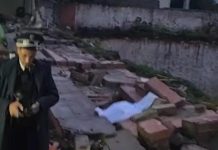 انهيار سور مدرسة بالدار البيضاء يوقع ضحايا انهيار سور مدرسة بالدار البيضاء يوقع ضحايا