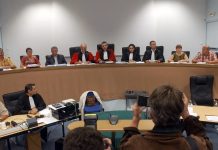 جدل حول حيادية المحلفين والرموز الدينية بفرنسا جدل حول حيادية المحلفين والرموز الدينية بفرنسا