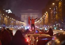 شرطة باريس تمنع تجمع مشجعي كرة القدم في الشانزليزيه شرطة باريس تمنع تجمع مشجعي كرة القدم في الشانزليزيه