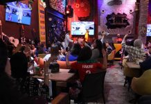 شكاوى من مشجعين حول ارتفاع الأسعار في المقاهي شكاوى من مشجعين حول ارتفاع الأسعار في المقاهي