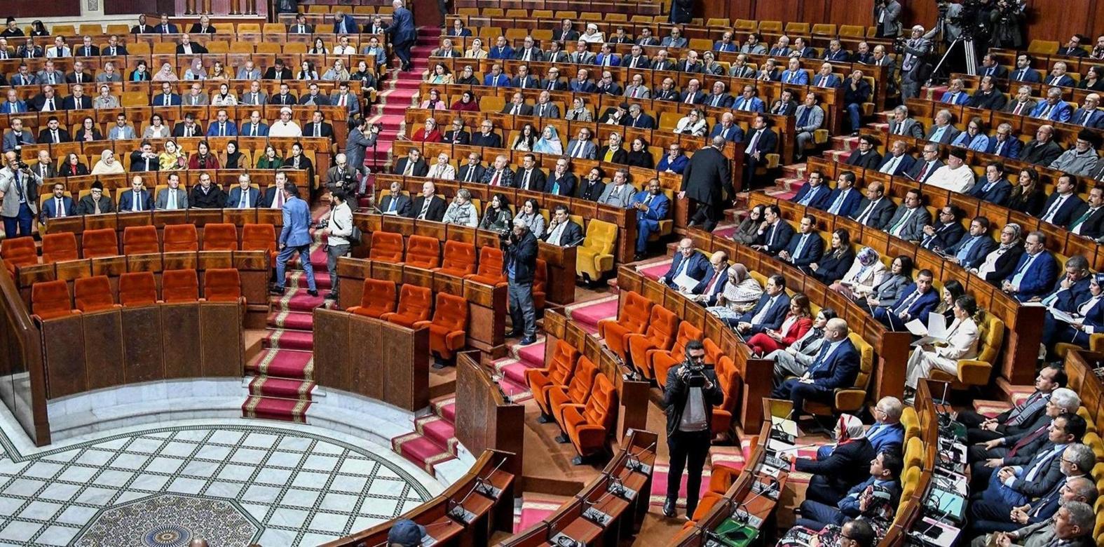 البرلمان يستأنف جلساته بمساءلة الحكومة حول الاستثمار والتشغيل والصناعة البرلمان يستأنف جلساته بمساءلة الحكومة حول الاستثمار والتشغيل والصناعة