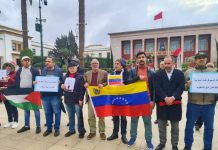 مغاربة يتضامنون مع مادورو من أمام البرلمان مغاربة يتضامنون مع مادورو من أمام البرلمان