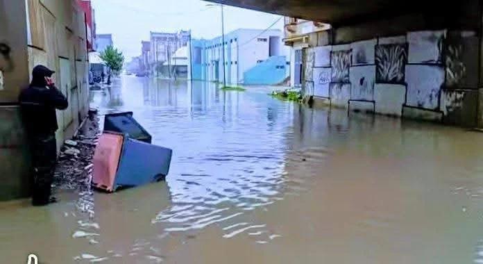 القصر الكبير تحت ضغط الفيضانات.. استنفار غير مسبوق وتعليق خدمات صحية القصر الكبير تحت ضغط الفيضانات.. استنفار غير مسبوق وتعليق خدمات صحية