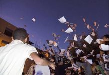 سماسرة الأصوات الانتخابية يفرضون عقودا تجارية مقابل الولاء سماسرة الأصوات الانتخابية يفرضون عقودا تجارية مقابل الولاء