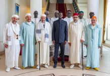 رئيس السنغال يستقبل وفدا مغربيا من الطريقة التيجانية رئيس السنغال يستقبل وفدا مغربيا من الطريقة التيجانية