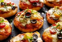 مائدة الإفطار المغربية: بيتزا قد لا يتعرف عليها الإيطاليون مائدة الإفطار المغربية: بيتزا قد لا يتعرف عليها الإيطاليون