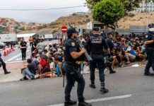 الشرطة الإسبانية تتهم المغرب بالتورط في الاقتحام الجماعي لسبتة الشرطة الإسبانية تتهم المغرب بالتورط في الاقتحام الجماعي لسبتة