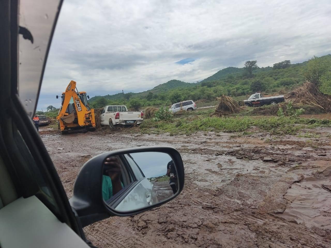 Mozambican officials swept away In storm-swollen river Mozambican officials swept away In storm-swollen river