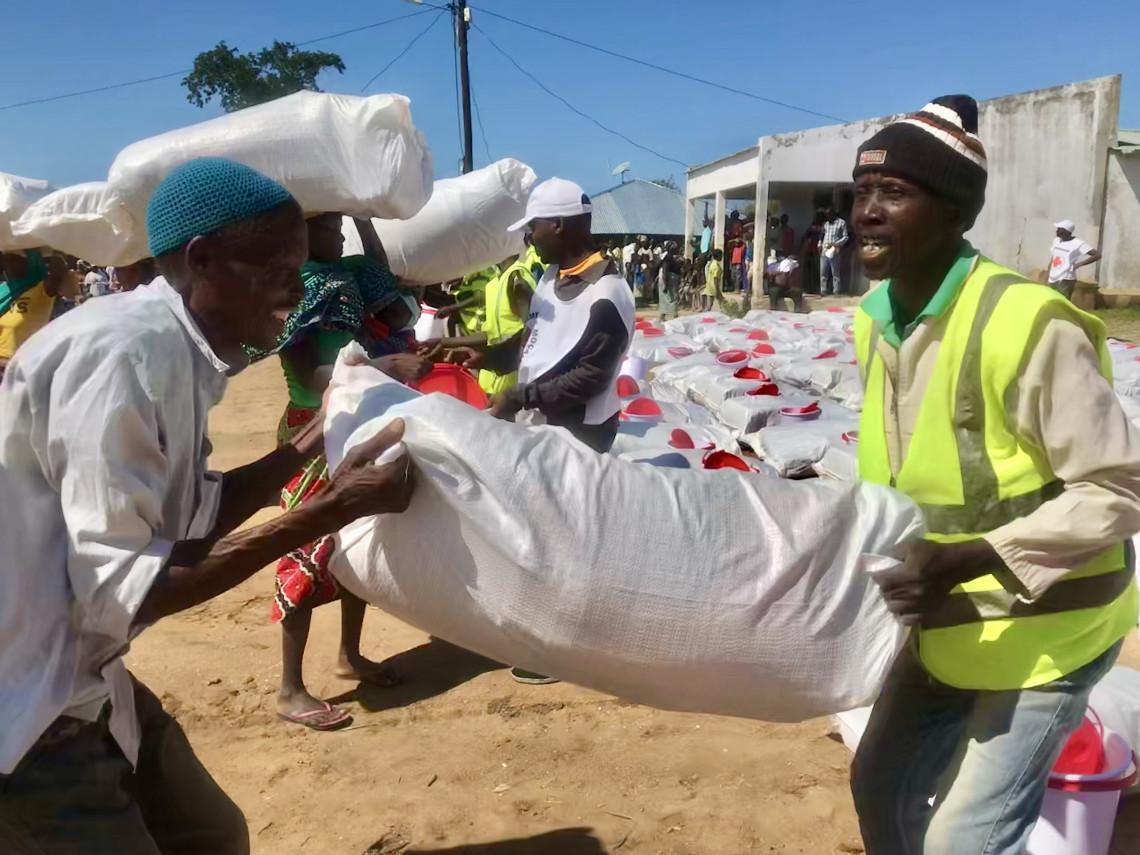 Operational update: 6,000 people uprooted from their Ancuabe homes receive household essentials in Mieze, Mozambique