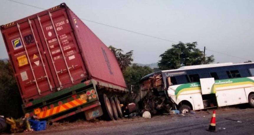 One dead and 6 seriously injured in Honde road accident
